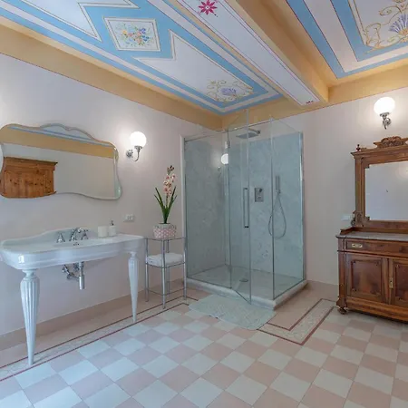 Lovely In With Jacuzzi Vakantiehuis *