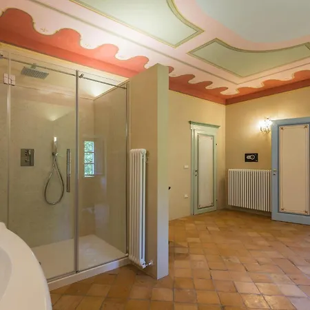 Vakantiehuis Lovely In With Jacuzzi