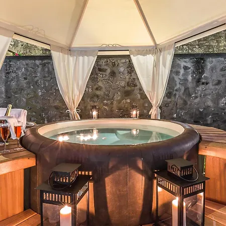بيت للعطل Pet Friendly In *